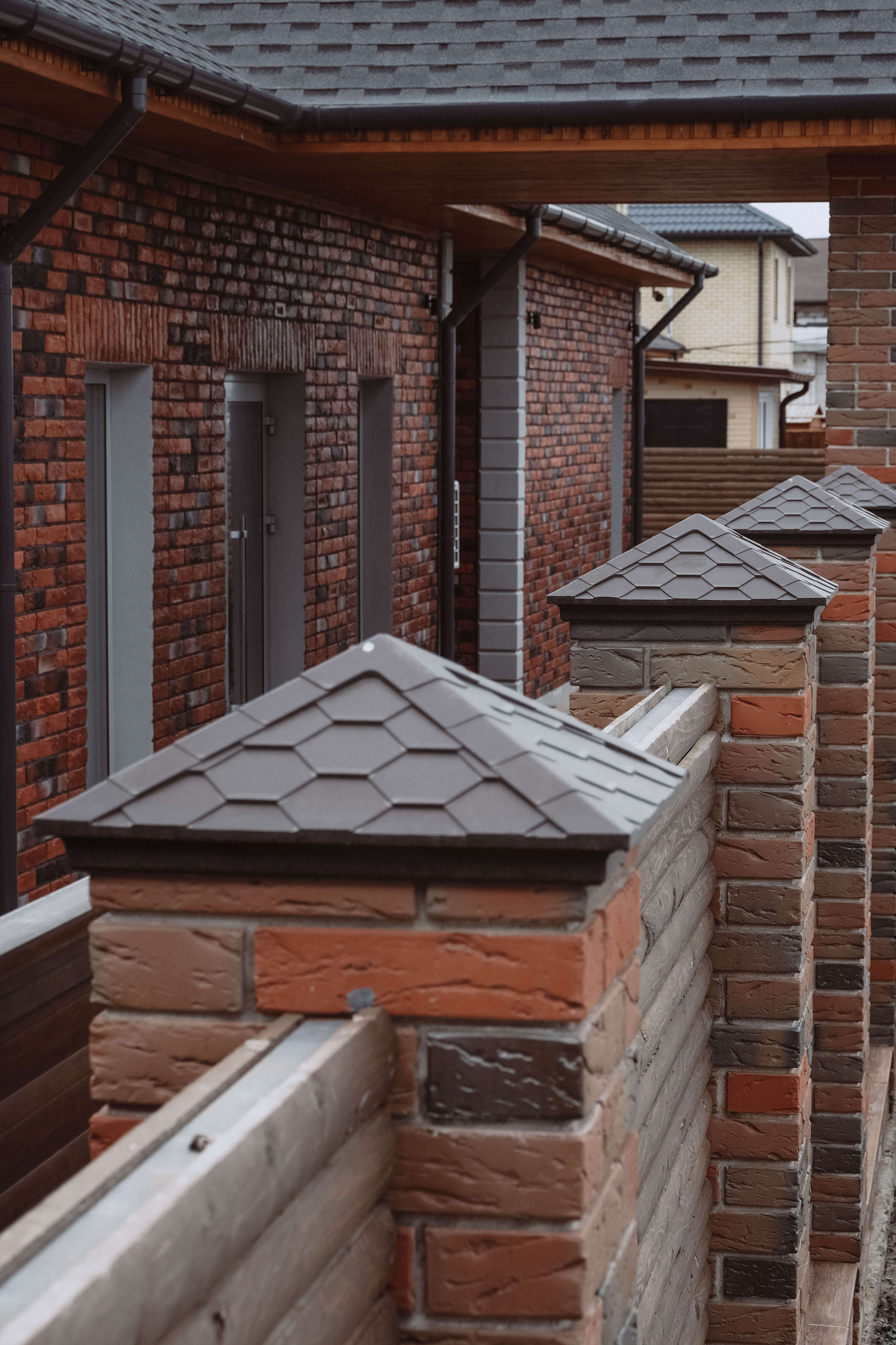 Колпак Zking Эверест Коричневый на столб 1.5х1.5 кирпича (390х390мм) в Воскресенске фото